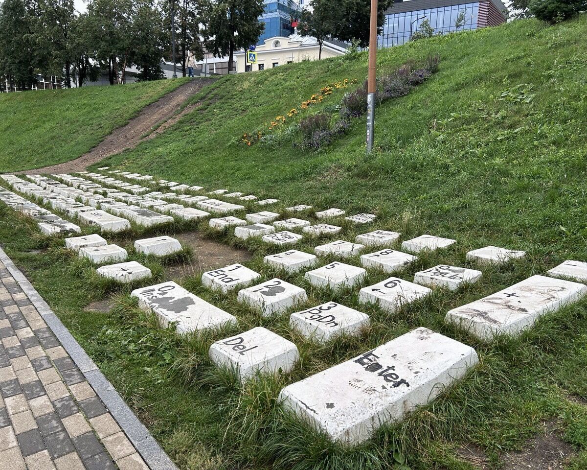 Памятник клавиатуре