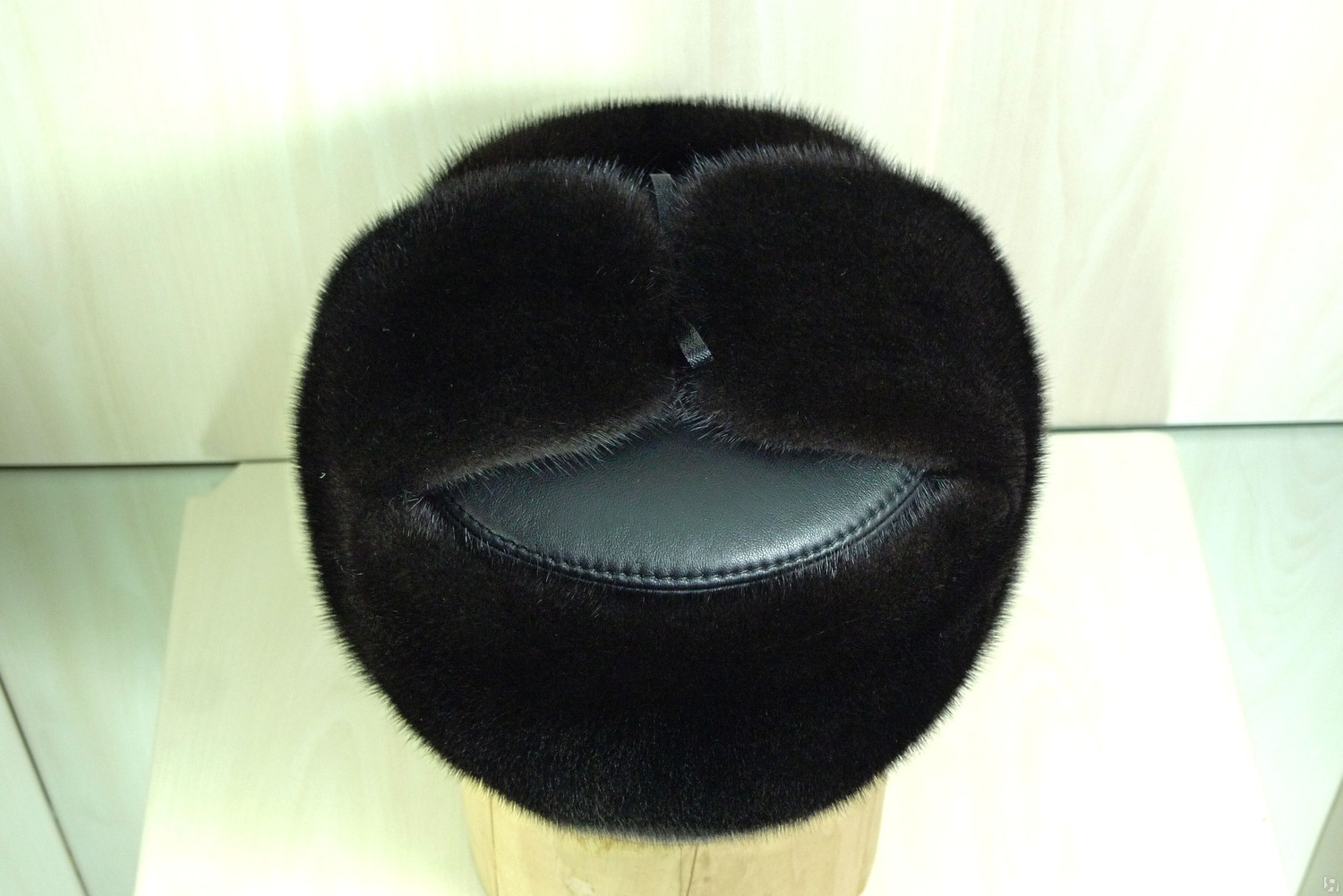 Мужская шапка из норки ушанка 56 размера