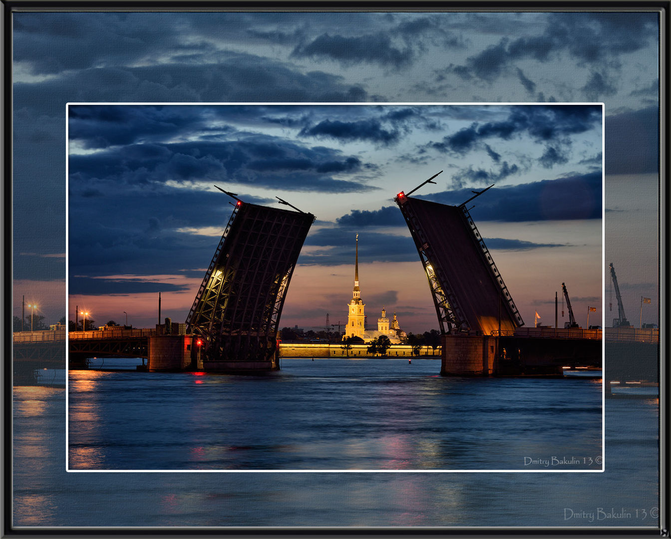 Знаменитый разводной мост в Санкт-Петербурге
