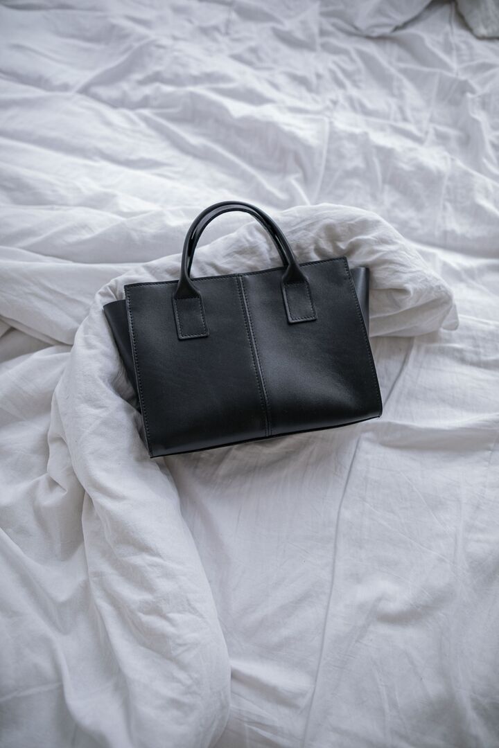 Женская сумка тоут из натуральной кожи черная